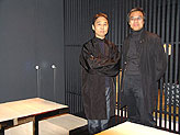 京都のデザイナーの展示・展覧会「WA-Qu」　右プロデューサー中塚重樹氏と参加デザイナーの一人、辻村久信氏