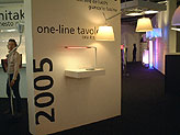 手前の《one-line tavolo》は人気デザイナーの一人、オラ・イトのデザイン。《tolomeo sospensione diffusore》はミケーレ・デ・ルッキの《tolomeo》のシーリング版