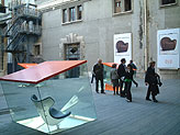 カッペリーニ社の反対側にはポルトローナ・フラウ社の展示