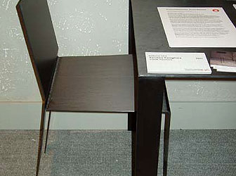 YANAGIHARA TERUHIRO　信じられないほど薄い板でできている椅子とテーブル
