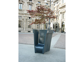 Fabio Novembreデザインの植栽付きの椅子Casamania by Frezza