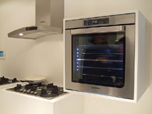 ヨーロッパの調理機器は、ビルトインが主流。