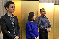 （写真左から）審査委員の鈴木マサルさん、川上典李子さん、安積伸さん