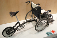 実践大学、Shan-Pei Huの「WheelBike」、車椅子を押す人のための提案、折りたたみ式自転車