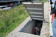 地下の雨水貯蔵庫への入口