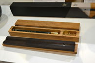 SHUSHUオリジナルの「Shin」を初披露。アカガシと黒檀で作られた鉛筆削り（158ユーロ）はすでにロンドンのショップから10セットを受注した