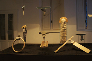 ミンク鯨やサメの骨などの自然の形状を巧みに読み解いた “The Iceland Whale Bone Project”