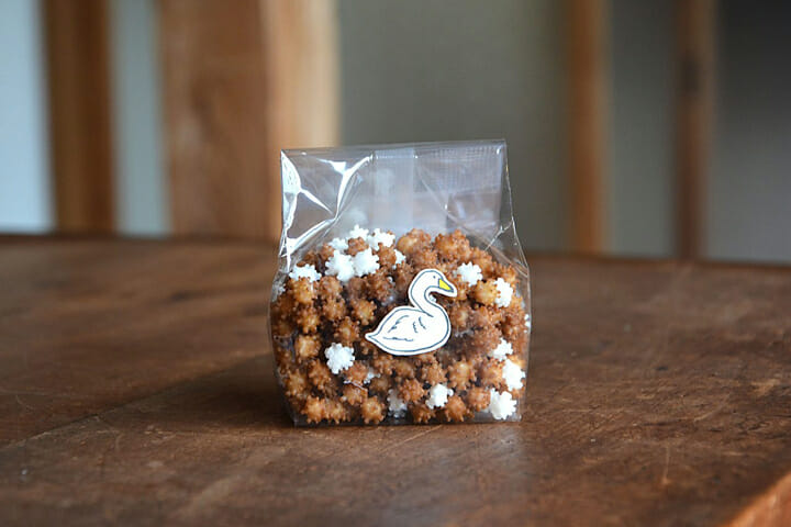 長年親しまれてきた新潟のローカルお菓子、名前も装いも新たに「浮き星」としてリニューアル