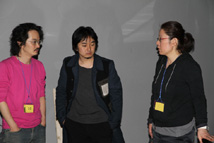 施工中、何度も三人で最終確認を行う。左から高橋匡太、平田晃久、森ひかる