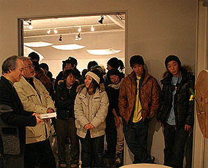 東京造形大学 卒業制作展 環境デザインの講評会 左から2番目が内田繁 氏