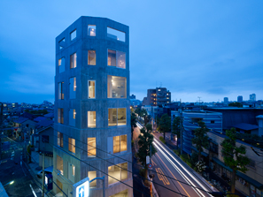 「沼袋の集合住宅」photographs by ©Toshiyuki Yano