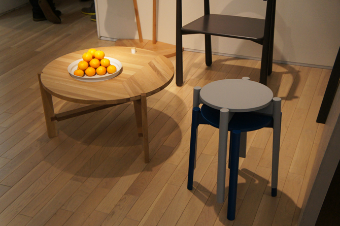 2012年の新作「A FRAME TABLE」。脚は取り外すことができ、使わないときは簡単に収納しておける