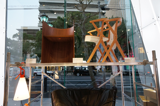左）Kanu / CASSINA　右）B Chair / BD BARCELONA DESIGN