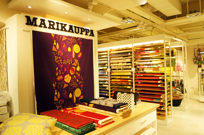 MARIKAUPPA（マリカウッパ）とはMarimekkoの「Mari」とフィンランド語でお店を意味する「Kauppa」を組み合わせた造語。掘り出し物を見つける楽しいマーケットが期間限定オープン
