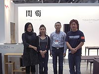 左からグラフィックデザイナー中山真由美さん、下尾さおりさん、関秀道さん、下尾和彦さんの面々