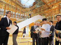 昨年のデザインコンペの審査員らと、TOYAMAキラリ、富山市ガラス美術館を視察