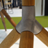 「Side Table HK + 01」の脚の接合部。樹脂であれば、ありふれた造形だが、アルミの鋳物と木材という組み合わせはなかなかない。　（2011.11.2撮影）