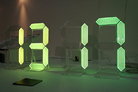 PROTO LAB 時計部門の作品「Time in the air」／Kラボ。レトロフューチャーなデジタル数字をモチーフにした光る透明な時計。両面発光する7つのセグメントがついたり消えたりすることで、物体として視覚化できない時を表現する