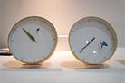PROTO LAB 時計部門の作品「perch clock」／STUDIO SURUME。時計が昆虫、分針が植物をモチーフにした時計。内部に磁石を仕込むことにより、昆虫のモチーフが文字盤上を動きながら時刻を刻む