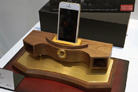 「プレミクス ラウドL250 / 株式会社ササキ工芸」電源不要のiPhone用拡声スピーカー。旭川の高い木工技術を持つササキ工芸とスピーカーを扱うケンリックサウンドがコラボレーションしたもの（DESIGN TOKYO）