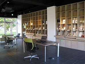ケミレスの建材などが展示されているギャラリー