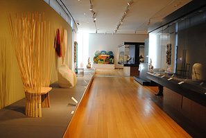 展示風景　左手前：「Tea Ceremony Chair」高田浩樹（撮影：小池周湖）