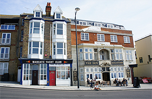 Margate駅周辺の街並み