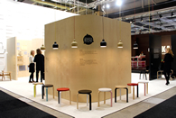 「Artek」はアアルト「stool 60」の80周年を記念して、アレンジを加えている