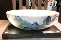 APAISER BATHWARE（オーストラリア）のオーストラリア人画家の絵が描かれたバスタブ