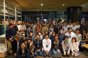 参加デザイナーが集った懇親会。活発に交流が行われた