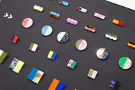 アクリル板の端材を使用した「Re Acryl badge」