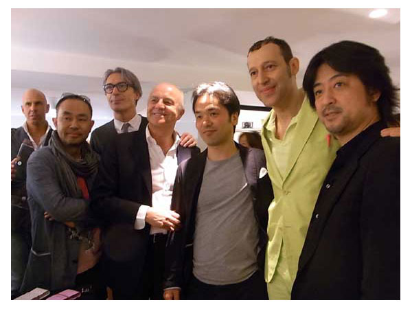 左から伊藤節氏、ベナーティ社長、NAVA会長、iida藤間氏、カリム・ラシッド氏、iidaデザインディレクター小牟田氏
