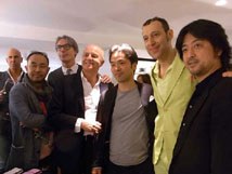 左から伊藤節氏、ベナーティ社長、NAVA会長、iida藤間氏、カリム・ラシッド氏、iidaデザインディレクター小牟田氏