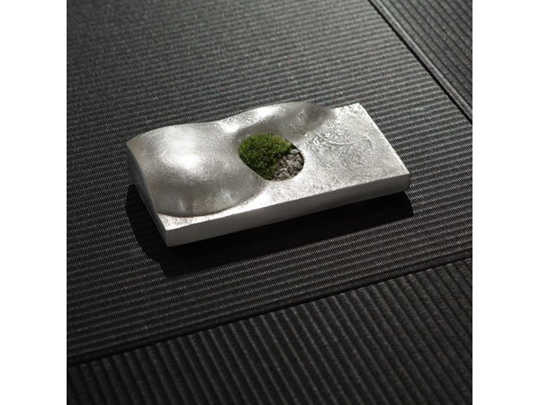 園三氏の作品 ［庭 「かけら」］