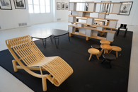 ドゥエチコルソコモ、シャルロットペリアンの展示、手前はTokyo Outdor chaise-longue