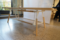 QUODES、オランダの家具メーカー、テーブルはAlfred HaberliのStammtisch