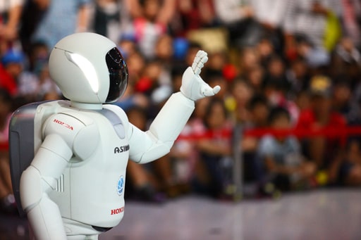 ヒューマノイドロボット「ASIMO」の実演