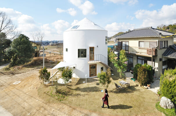 空の見える下階と街のような上階 (2)