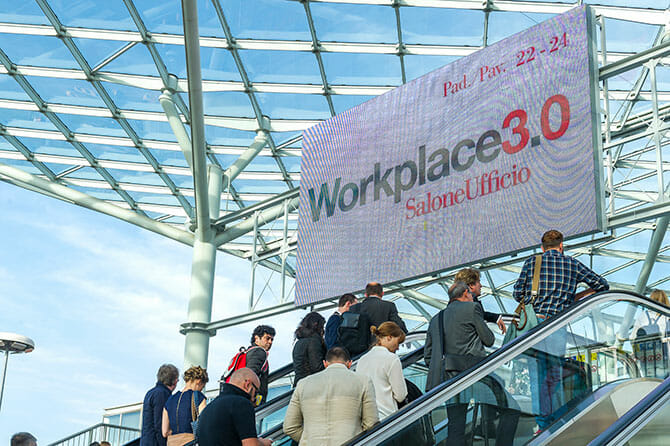 オフィス（Workplace3.0）の入口、Photo by Alessandro Russotti