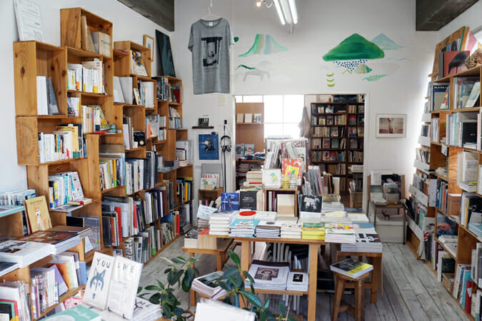 紙媒体とその周辺のカルチャーがつまった、好奇心をくすぐる名古屋の本屋「ON READING」