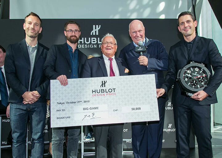 HUBLOT DESIGN PRIZE 授賞式にて、BIG-GAME（左2名、右）、中央は審査員長の元ECAL学長ピエール・ケラーさん、中央右が主催者のHUBLOT会長のジャン-クロード・ビバーさん