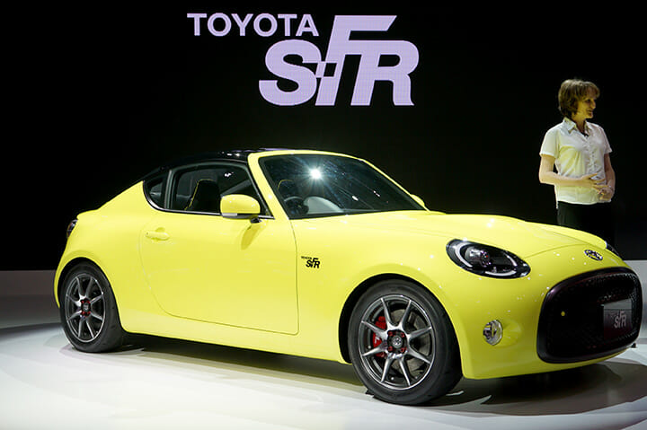 東京モーターショーにて、トヨタのコンセプトカー「SFR」、現代版の”ヨタハチ(トヨタ・スポーツ800)”