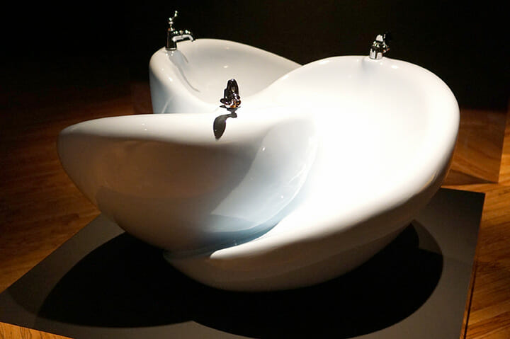 「愛のコンティニュアスデザイン」展にて、コトブキの水飲み