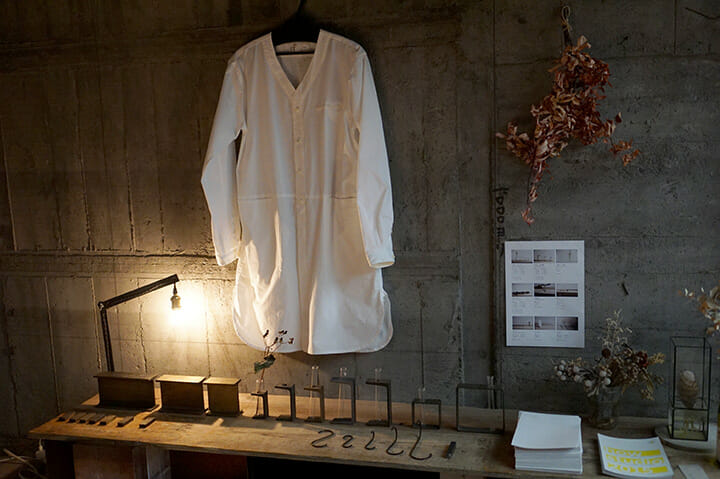 how studio 2015/SUPPOSE DESIGN OFFICEにて、事務所のユニフォームというオリジナルデザインの白衣や小物も販売されていました
