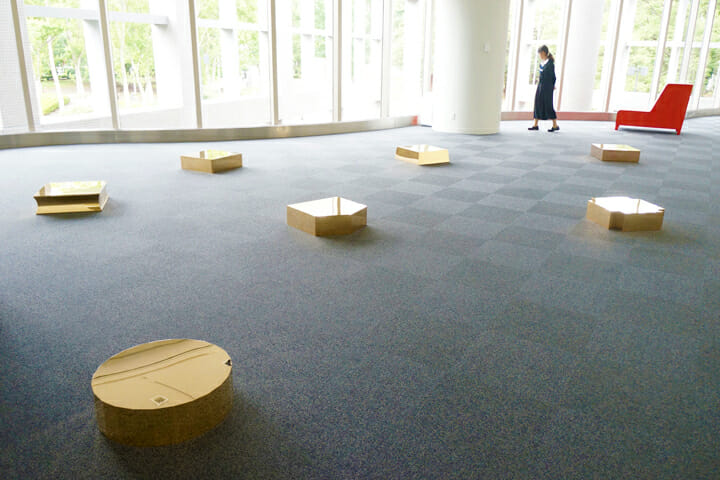 作品を“つくること”ではなく、“見せること”に視点を置いた作家「竹岡