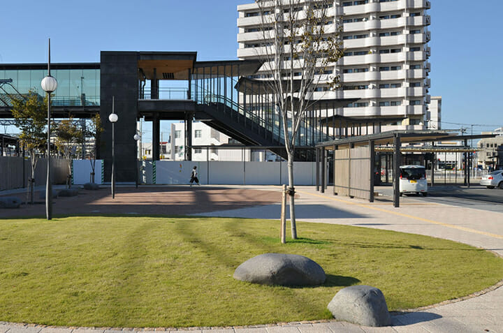 西鉄柳川駅広場　ストリートファニチャー (3)