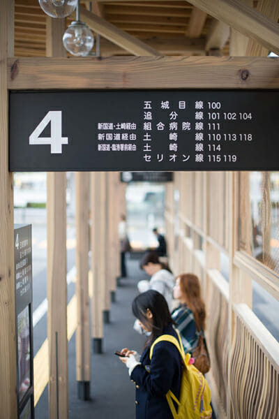 秋田駅西口バスターミナル (7)