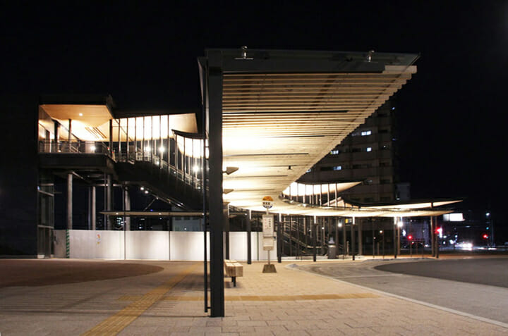 西鉄柳川駅広場　ストリートファニチャー (6)