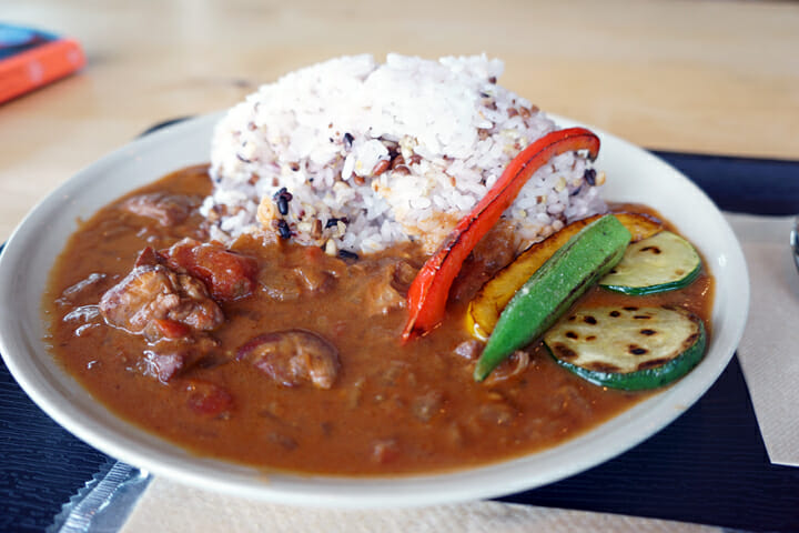 「喫茶ままごと」で小豆島夏野菜カレーをいただきました