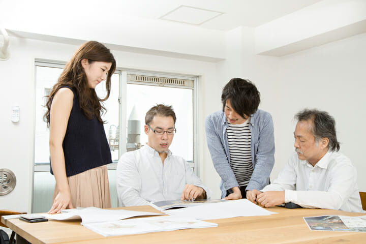 （左から）安藤数保さん・高宮大輔さん（UDS株式会社）塩井弘一さん・藤田久数さん（有限会社ソラ・アソシエイツ）